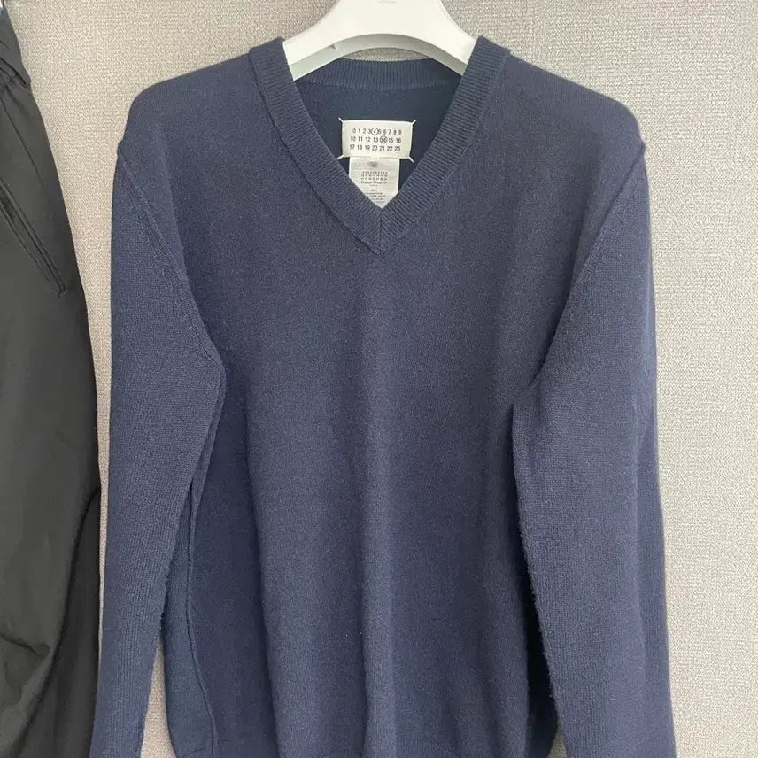 [BUNJANG] Maison Margiela V-Neck Knit Navy / 마르지엘라 브이넥 니트