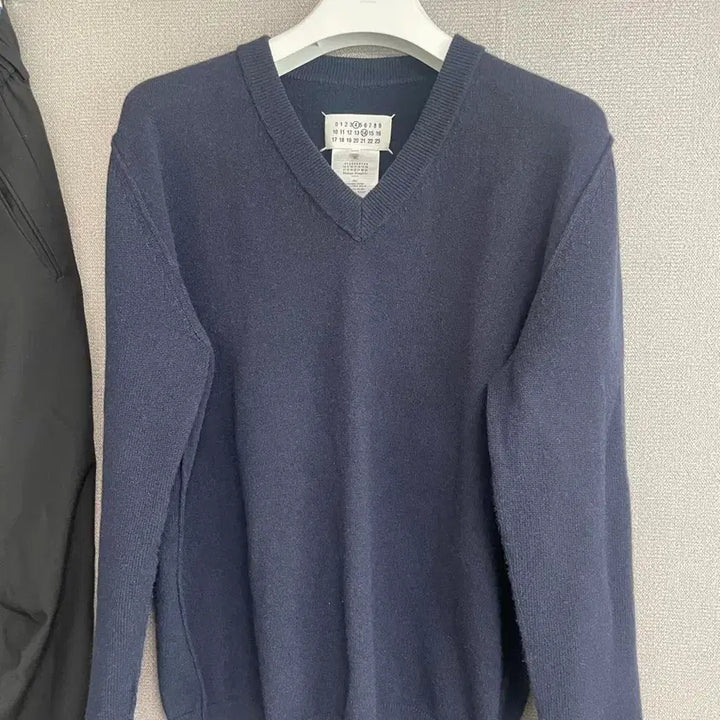 [BUNJANG] Maison Margiela V-Neck Knit Navy / 마르지엘라 브이넥 니트