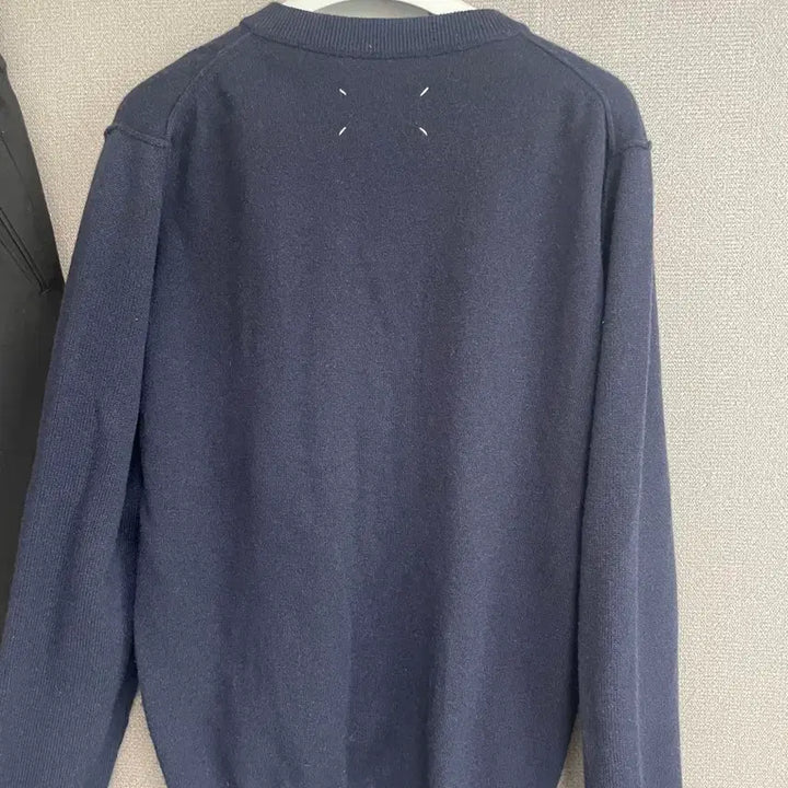 [BUNJANG] Maison Margiela V-Neck Knit Navy / 마르지엘라 브이넥 니트