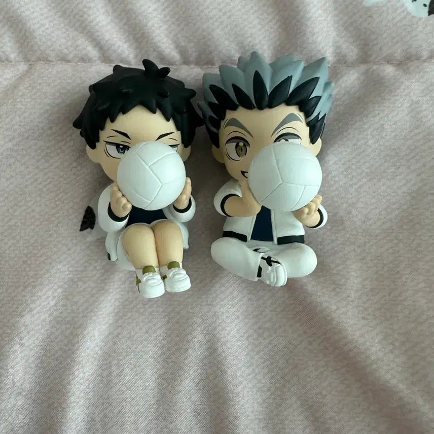 [BUNJANG] Haikyuu!! Bokuto &amp; Akaashi Hide&amp;Seek Figure Set with Volleyball / 하이큐 보쿠토 아카아시 페리하피 숨바꼭질 hide&amp;sick 피규어 배구공