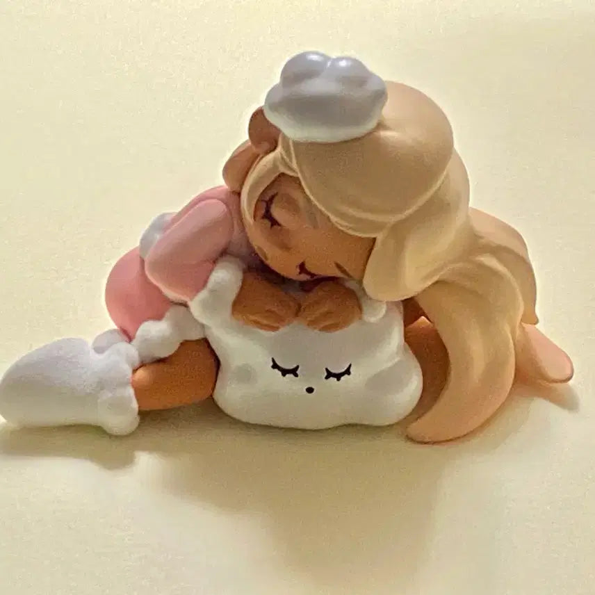 [BUNJANG] Peach Riot Sleep Over Poppy Cloud Figure / 피치라이엇 슬립 오버 파피 구름 피규어