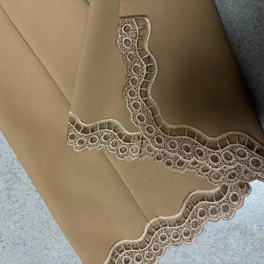 [BUNJANG] O H My Queen Lace Detail Slacks / 오즈세컨 바지