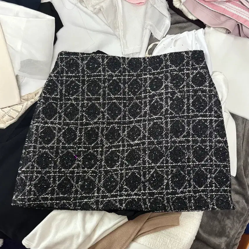 [BUNJANG] Rosemoire Kana Tweed Mini Skirt (Size S) / 로즈무아 까나 트위드 미니 스커트 S 수입의류