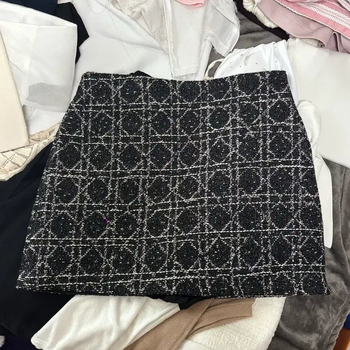 [BUNJANG] Rosemoire Kana Tweed Mini Skirt (Size S) / 로즈무아 까나 트위드 미니 스커트 S 수입의류
