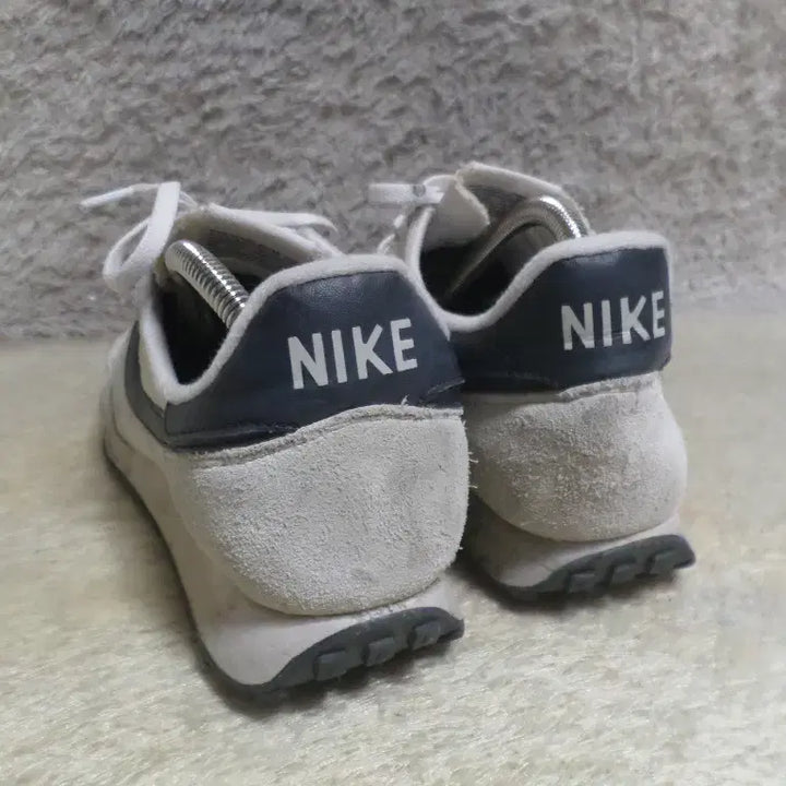 [BUNJANG] Nike Challenger White Sneakers / 후루룩구제 260 나이키 챌린저 화이트 운동화 260504