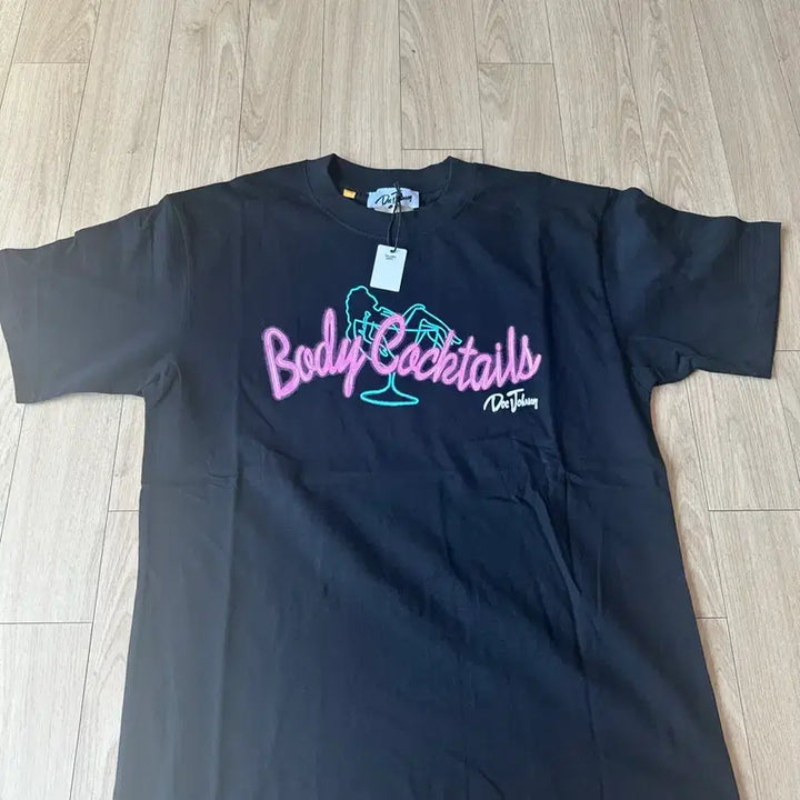 [BUNJANG] Dee Johnny Body Cocktails Black T-Shirt / Dee Johnny Body Cocktails 검정 반팔티