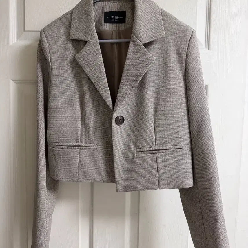 [BUNJANG] Stitch and Snap Beige Cropped Jacket / 스티치앤스냅 크롭 자켓 베이지