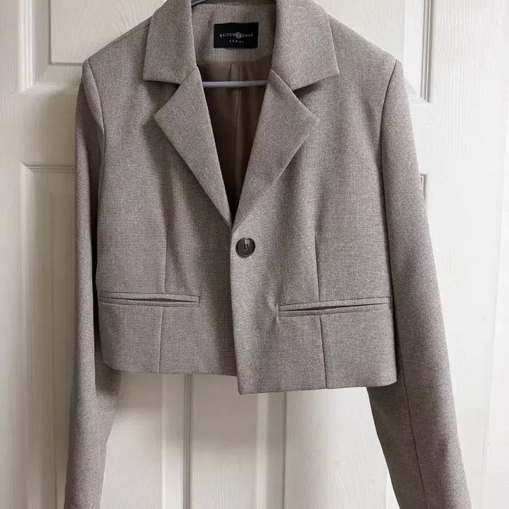 [BUNJANG] Stitch and Snap Beige Cropped Jacket / 스티치앤스냅 크롭 자켓 베이지