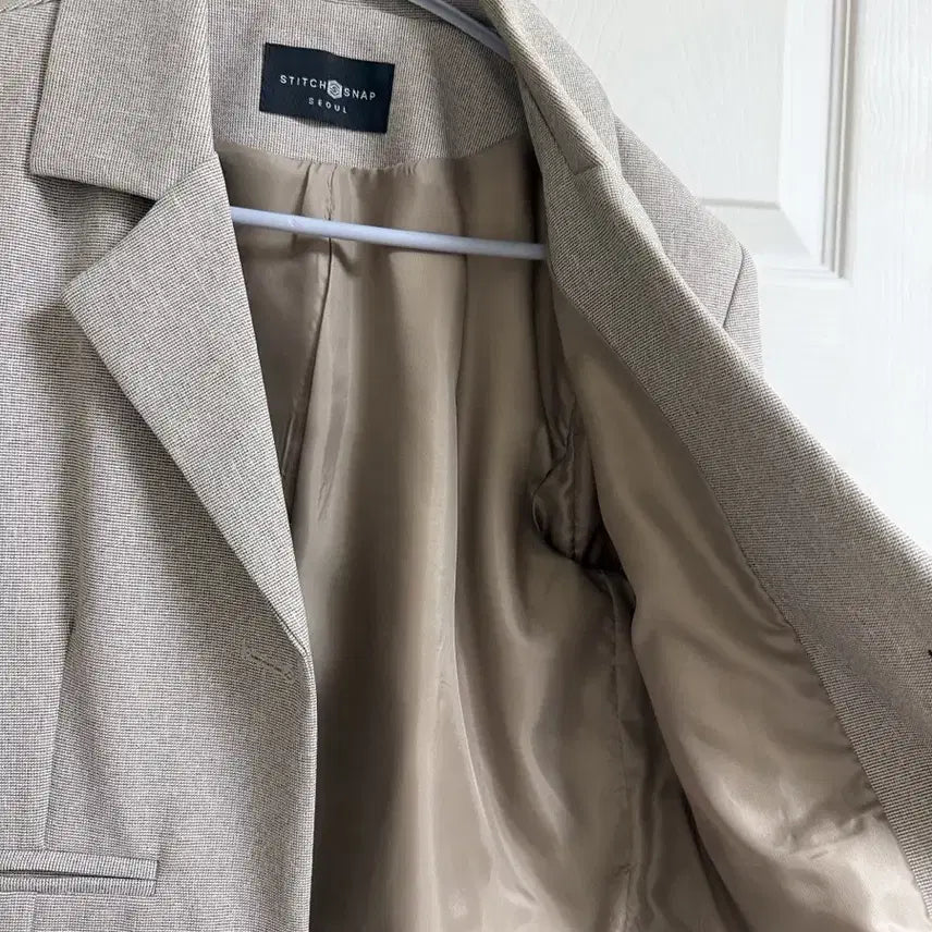 [BUNJANG] Stitch and Snap Beige Cropped Jacket / 스티치앤스냅 크롭 자켓 베이지