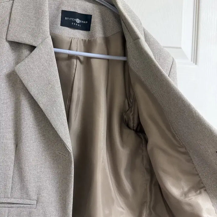 [BUNJANG] Stitch and Snap Beige Cropped Jacket / 스티치앤스냅 크롭 자켓 베이지