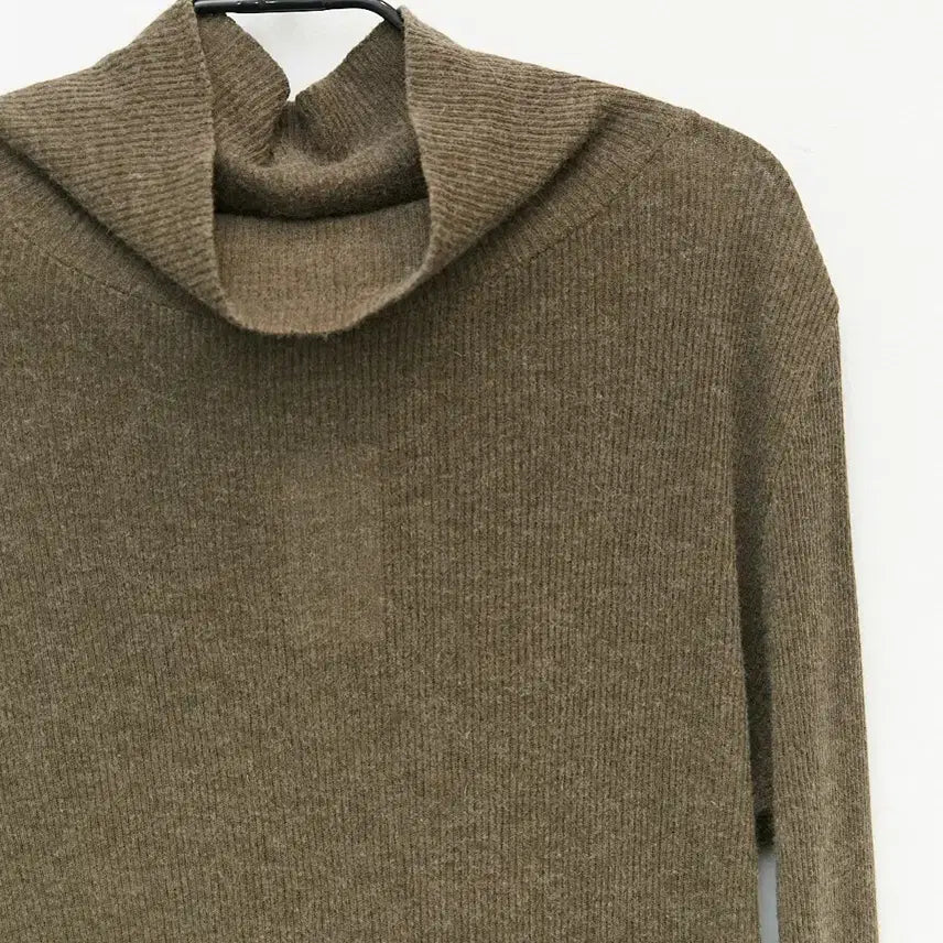 [BUNJANG] Plantation Issey Miyake High Neck Ribbed Sweater / 플랜테이션 이세이미야케 하이넥 골지 스웨터