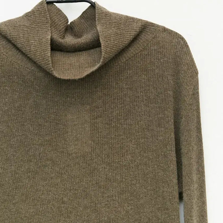 [BUNJANG] Plantation Issey Miyake High Neck Ribbed Sweater / 플랜테이션 이세이미야케 하이넥 골지 스웨터