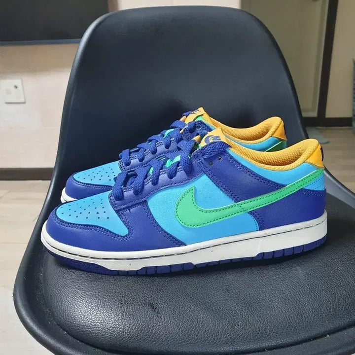 [BUNJANG] Nike Dunk Low Blue/Green Sneakers (240) / 나이키 덩크 로우 블루/그린 운동화(240)