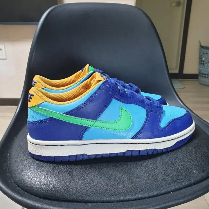 [BUNJANG] Nike Dunk Low Blue/Green Sneakers (240) / 나이키 덩크 로우 블루/그린 운동화(240)