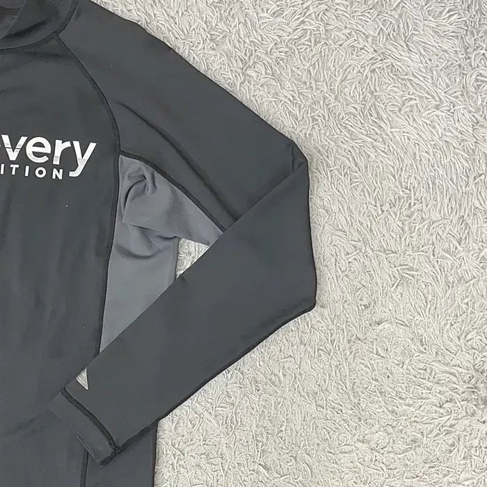 [BUNJANG] Discovery Rash Guard Swimsuit Top 100 / 디스커버리 래쉬가드 수영복 상의 100