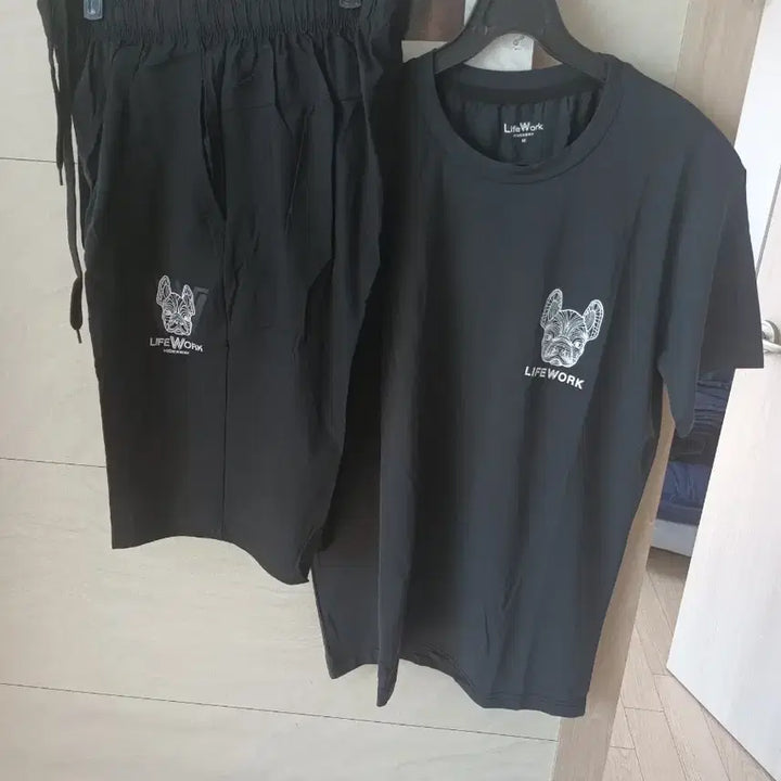 [BUNJANG] Life Work Black T-Shirt and Shorts Set (Size M) / 라이프워크 블랙 반팔 티셔츠 반바지 세트 M 새상품