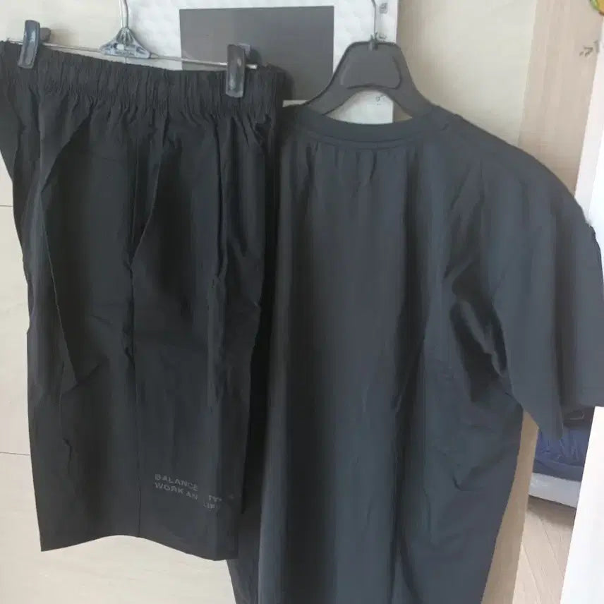 [BUNJANG] Life Work Black T-Shirt and Shorts Set (Size M) / 라이프워크 블랙 반팔 티셔츠 반바지 세트 M 새상품