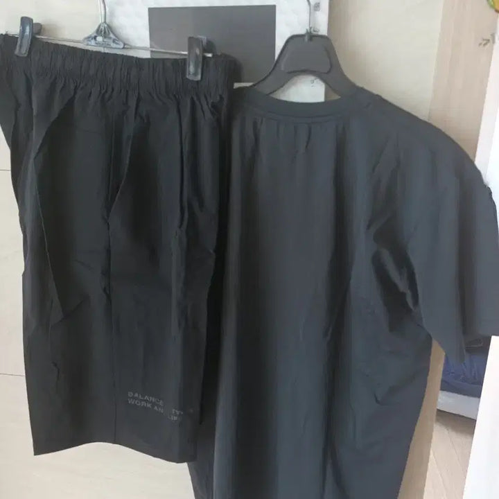 [BUNJANG] Life Work Black T-Shirt and Shorts Set (Size M) / 라이프워크 블랙 반팔 티셔츠 반바지 세트 M 새상품
