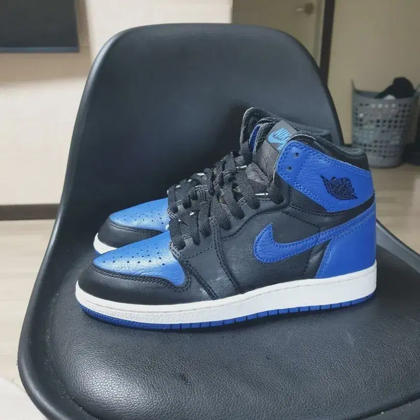 [BUNJANG] Nike Air Jordan 1 Black/Blue High Sneakers / 나이키 에어 조던 1 블랙/블루 하이 스니커즈 235