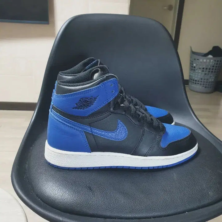 [BUNJANG] Nike Air Jordan 1 Black/Blue High Sneakers / 나이키 에어 조던 1 블랙/블루 하이 스니커즈 235