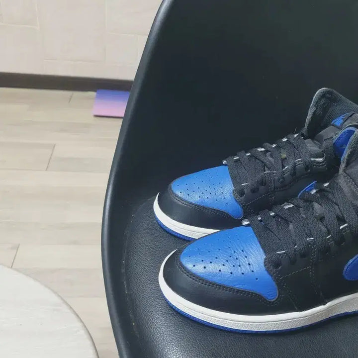 [BUNJANG] Nike Air Jordan 1 Black/Blue High Sneakers / 나이키 에어 조던 1 블랙/블루 하이 스니커즈 235