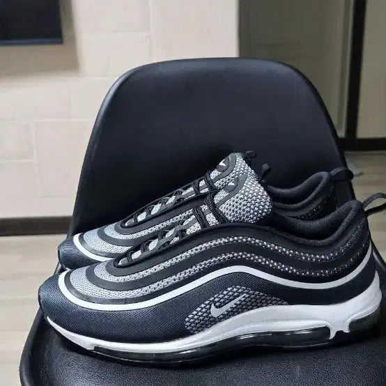 [BUNJANG] Nike Air Max 97 Black/White Sneakers 290 / 나이키 에어맥스 97 블랙/화이트 운동화 290