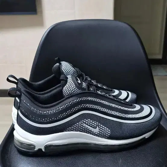 [BUNJANG] Nike Air Max 97 Black/White Sneakers 290 / 나이키 에어맥스 97 블랙/화이트 운동화 290