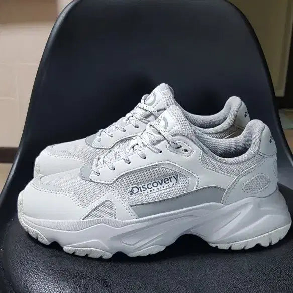 [BUNJANG] Discovery Expedition Sneakers White (235) / 디스커버리 익스페디션 운동화 흰색(235)