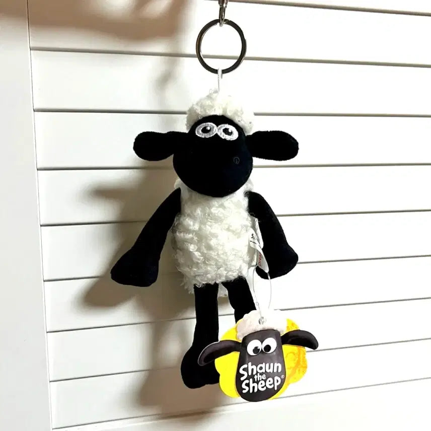 [BUNJANG] Shaun the Sheep Plush Keychain / 숀더쉽 인형 키링