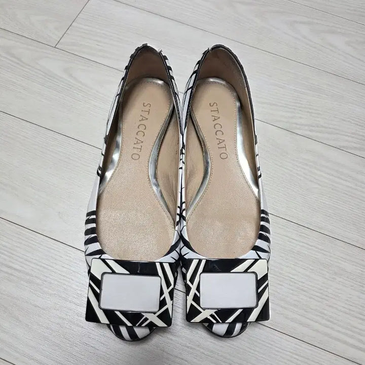 [BUNJANG] STACCATO Black and White Pattern Flat Shoes / STACCATO 스태카토 플랫 슈즈 흑백 패턴