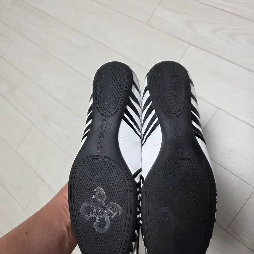 [BUNJANG] STACCATO Black and White Pattern Flat Shoes / STACCATO 스태카토 플랫 슈즈 흑백 패턴