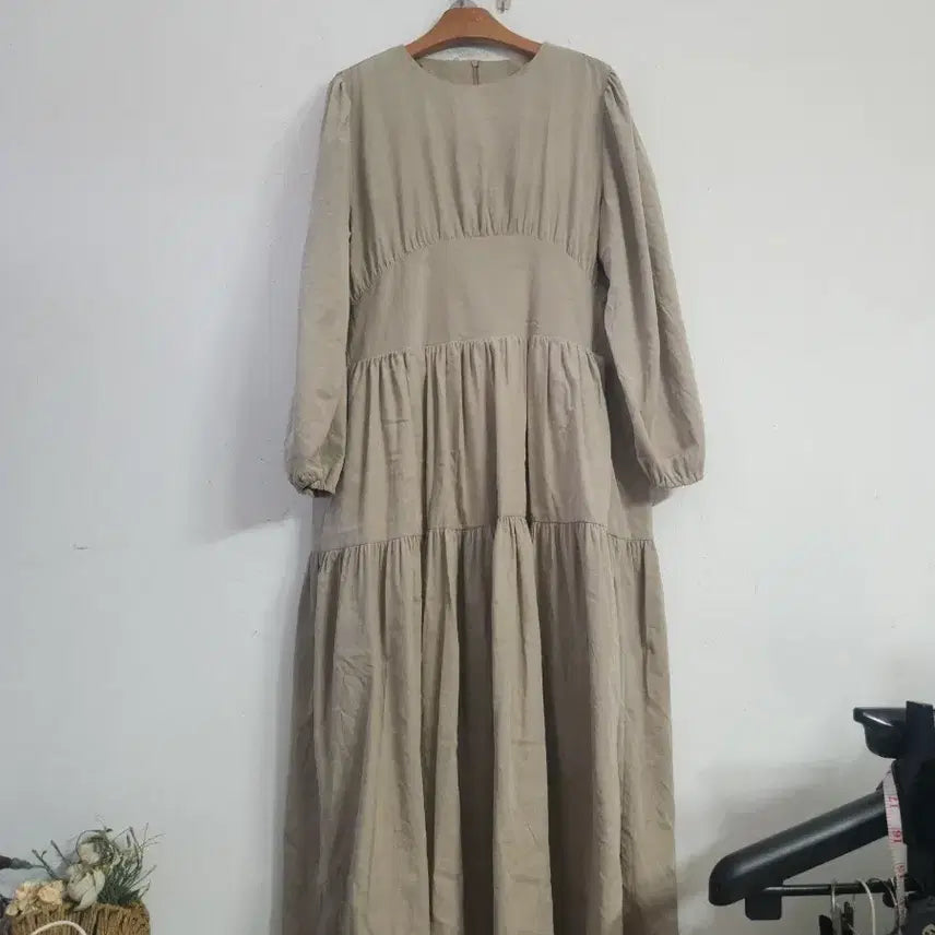 [BUNJANG] Beige Balloon Sleeve Long Dress / 베이지 롱 원피스 벌룬소매