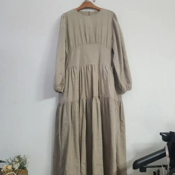 [BUNJANG] Beige Balloon Sleeve Long Dress / 베이지 롱 원피스 벌룬소매