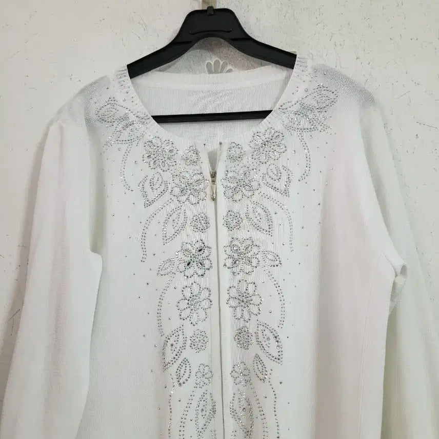 [BUNJANG] White Rhinestone Zip-Up Cardigan / 화이트 라인스톤 장식 집업 가디건