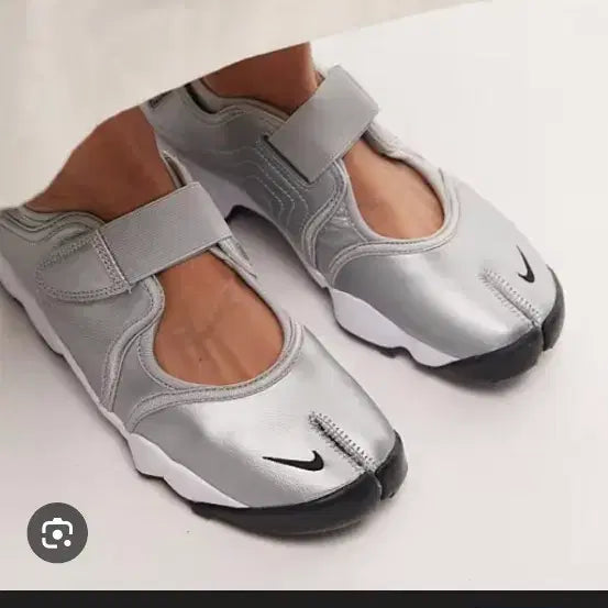 [BUNJANG] Nike Air Rift Silver Sneakers / (새상품) 나이키 에어 리프트 실버