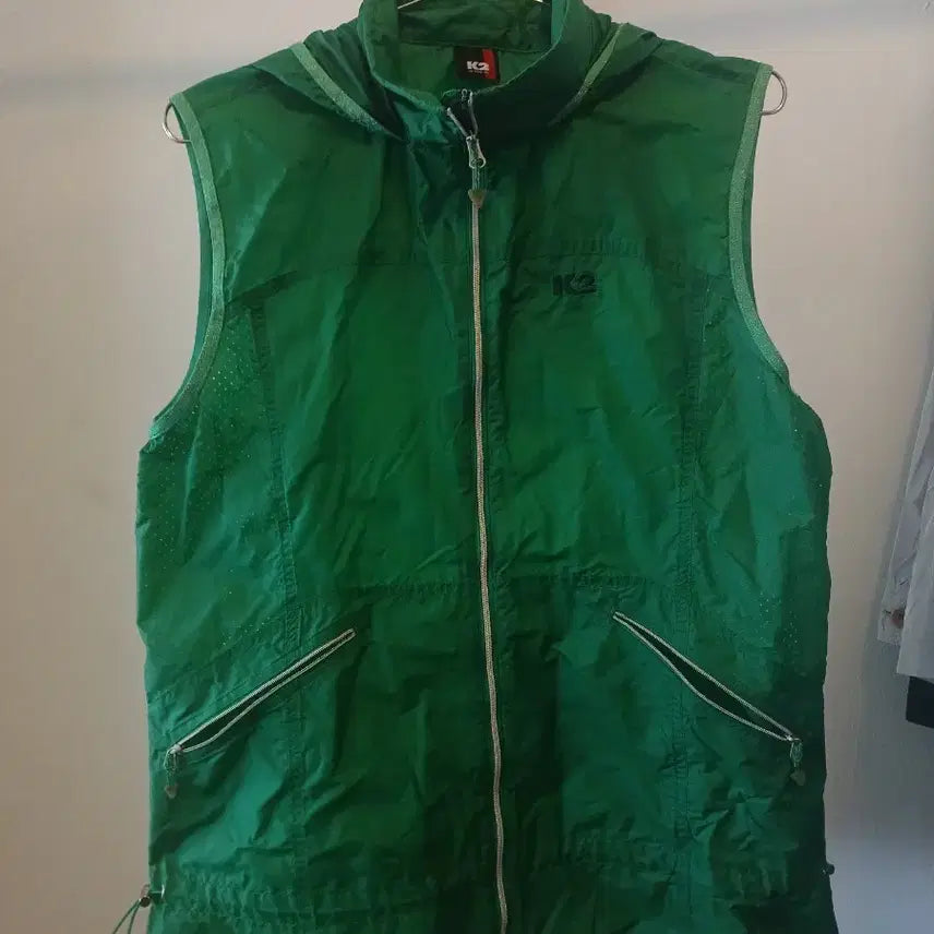 [BUNJANG] K2 Green Windbreaker Vest Size 100 / K2 그린색 바람막이 조끼 100