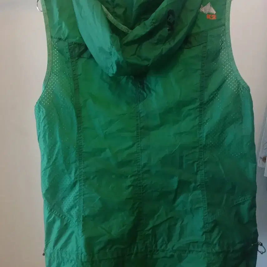 [BUNJANG] K2 Green Windbreaker Vest Size 100 / K2 그린색 바람막이 조끼 100