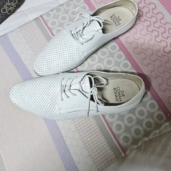 [BUNJANG] SouComaBonie White Perforated Leather Sneakers 240 / 수콤마보니 흰색 펀칭 가죽 운동화240
