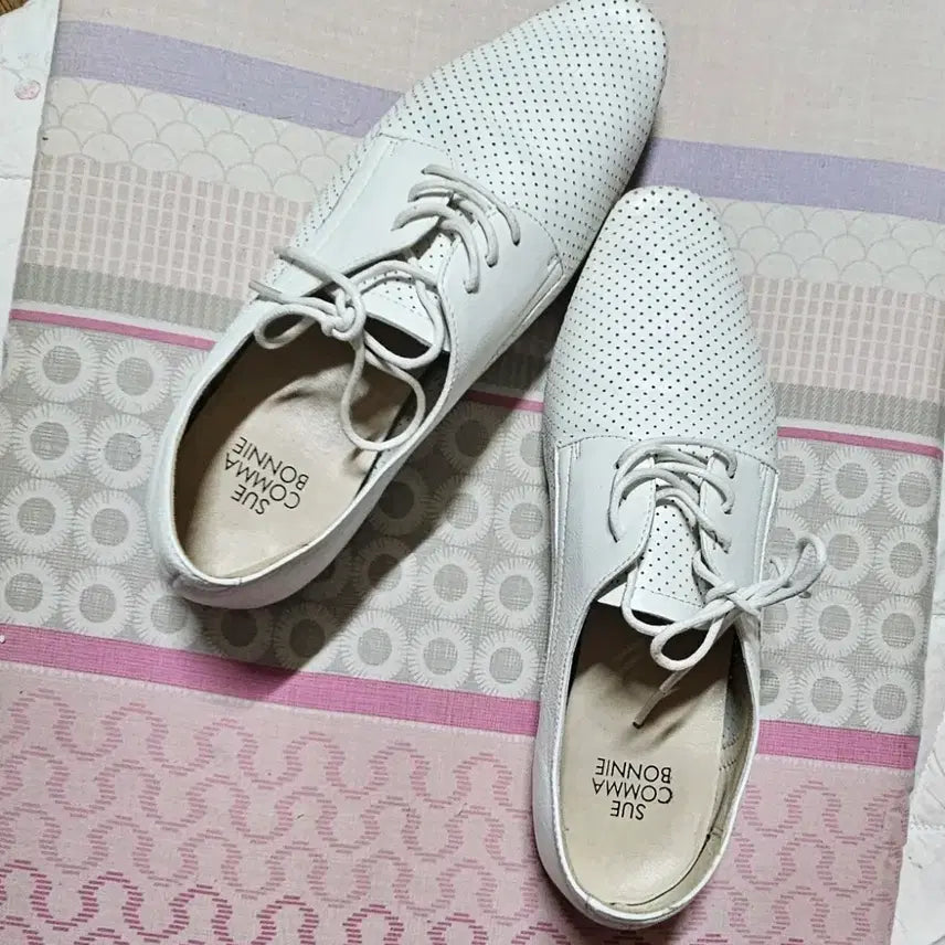 [BUNJANG] SouComaBonie White Perforated Leather Sneakers 240 / 수콤마보니 흰색 펀칭 가죽 운동화240