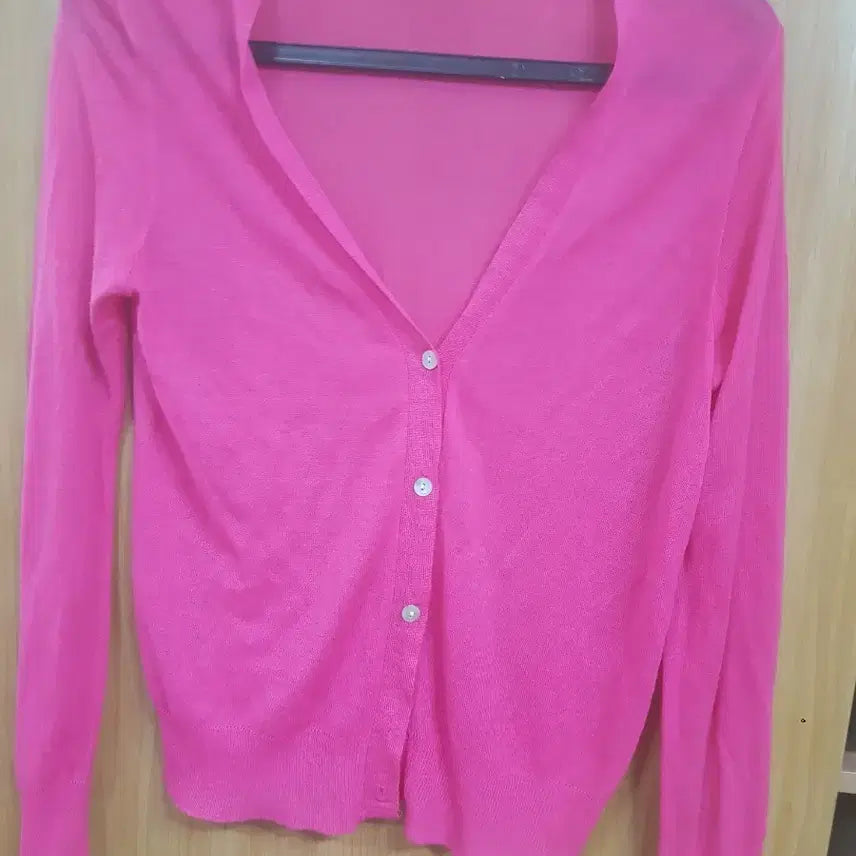 [BUNJANG] Pink V-Neck Cardigan (Size 55) / 핑크색 브이넥 가디건(55)