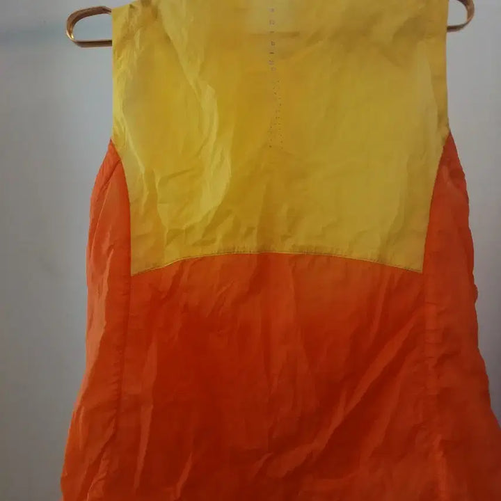[BUNJANG] Kolping Orange/Yellow Windbreaker Vest Size 100 / 콜핑 오렌지/옐로우 바람막이 조끼 100