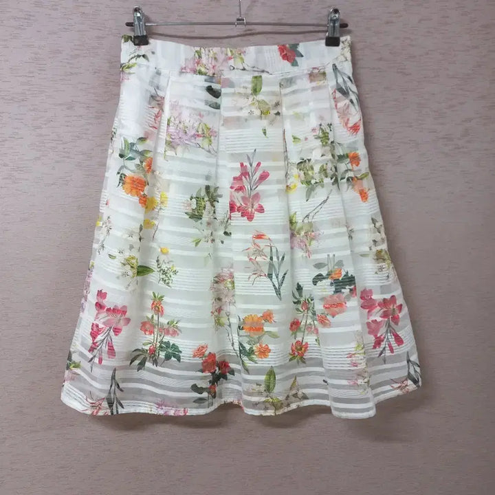 [BUNJANG] On &amp; On Ivory Floral Pleated Skirt Women&