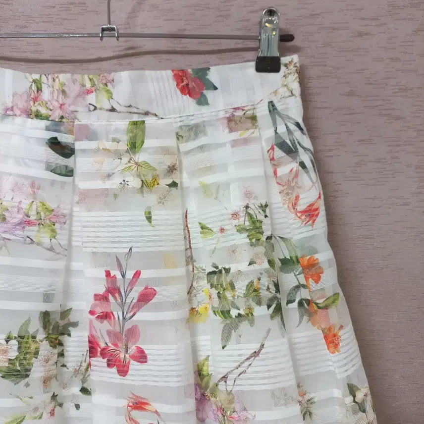 [BUNJANG] On &amp; On Ivory Floral Pleated Skirt Women&