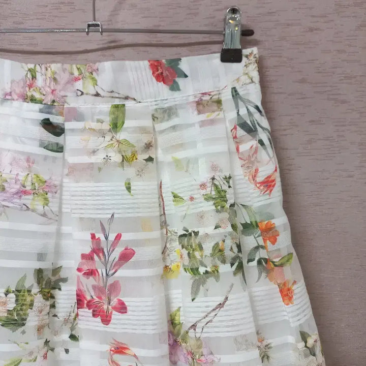 [BUNJANG] On &amp; On Ivory Floral Pleated Skirt Women&