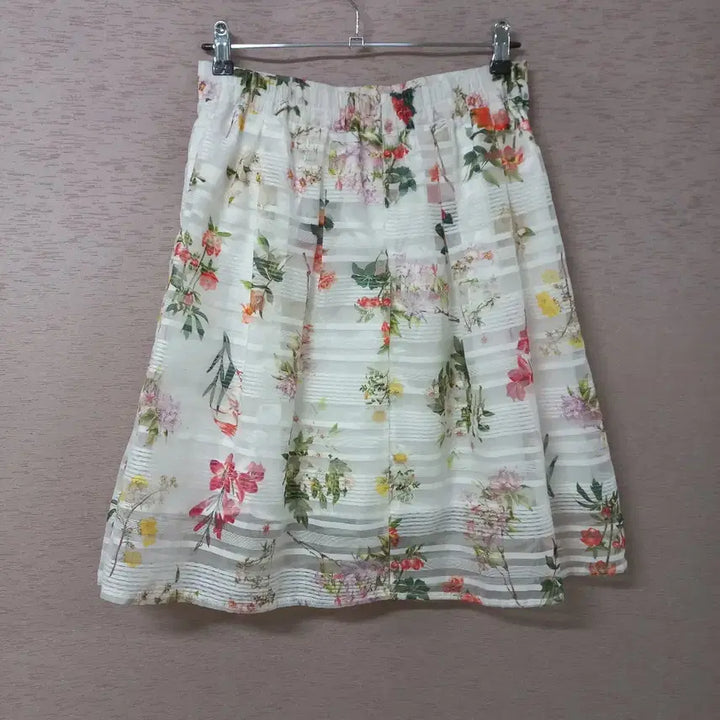 [BUNJANG] On &amp; On Ivory Floral Pleated Skirt Women&