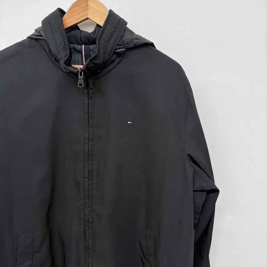 [BUNJANG] Tommy Hilfiger Black Hooded Windbreaker Jacket Men&