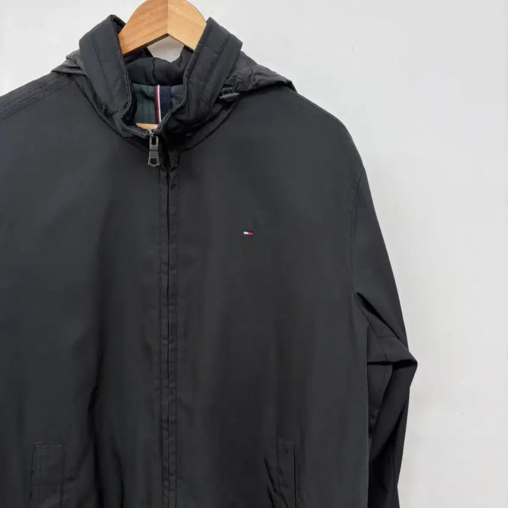 [BUNJANG] Tommy Hilfiger Black Hooded Windbreaker Jacket Men&