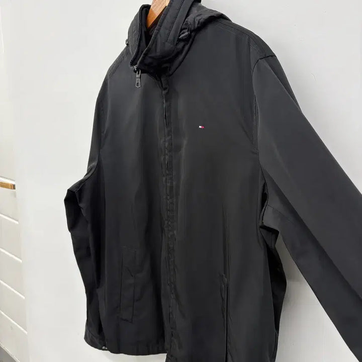 [BUNJANG] Tommy Hilfiger Black Hooded Windbreaker Jacket Men&