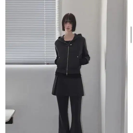 [BUNJANG] Rense Black Hooded Zip-Up &amp; Bootcut Skirt Pants / 렌세 블랙 후드집업 &amp; 부츠컷 스커트 팬트