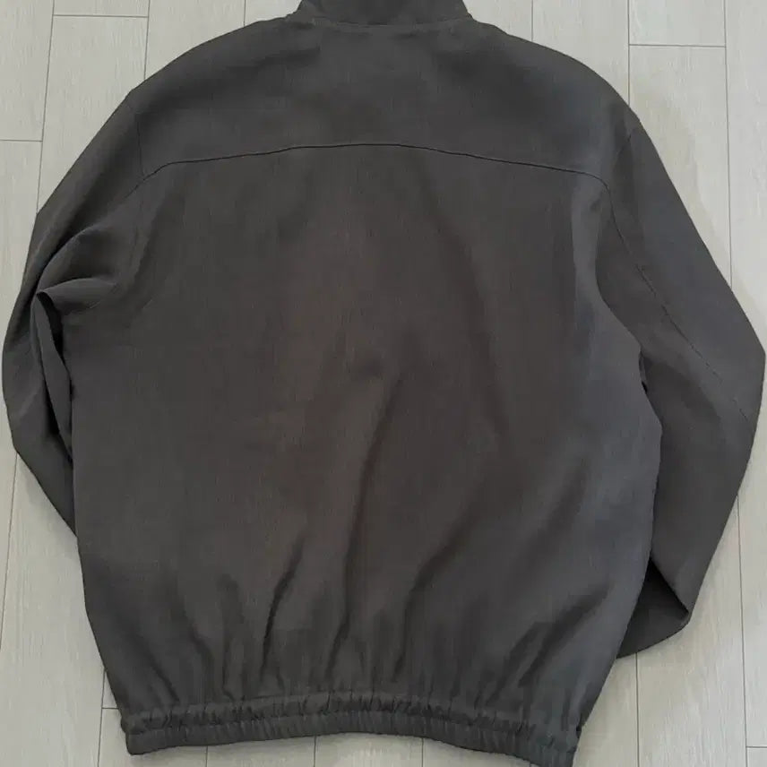 [SOLD OUT] EE covrved half zip-up